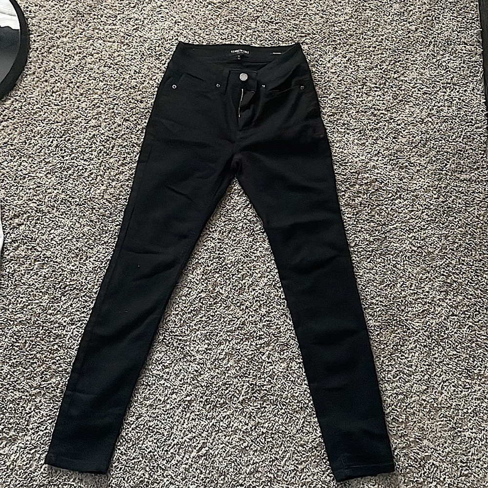 Kenneth Cole skinny jeans. Worn like once or twice size 25 no stains or rips